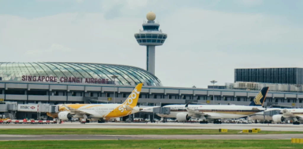 planes at changi airport Singapore during daytime