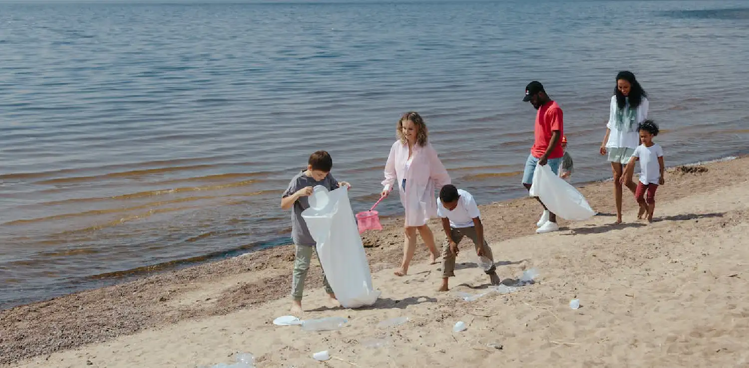 People picking the trash at the beach