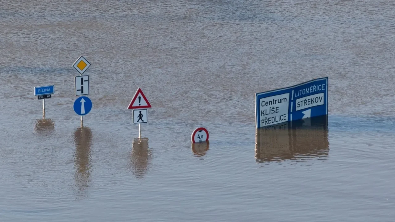 traffic sign underwater