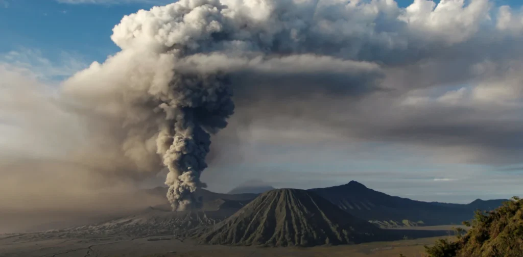 paroxysmal eruption of mount bromo