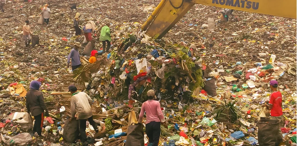 scavengers or informal waste workers at the final waste processing site