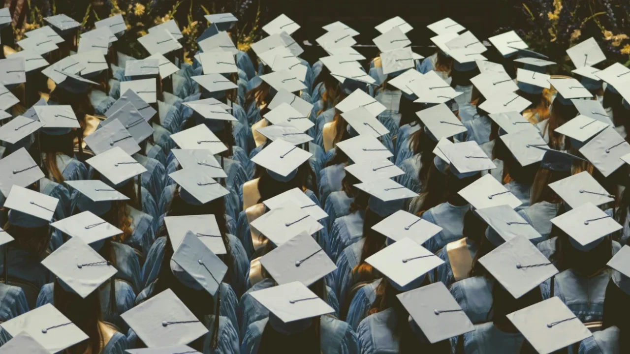 A graduation cap symbolizes the growing number of graduates facing limited job opportunities.