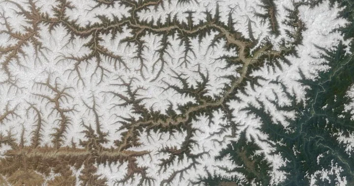 Yarlung Tsangpo as it courses through the Tibetan Autonomous Region of China taken from above